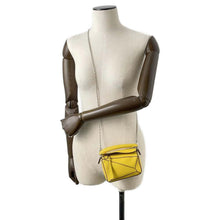 将图像加载到图库查看器中，LOEWE Puzzle bag Yellow A510U98X01 Leather Size Nano
