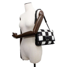 将图像加载到图库查看器中，Ferragamo Shoulder Bag White/Black 21 2488 755141 Sequins Leather
