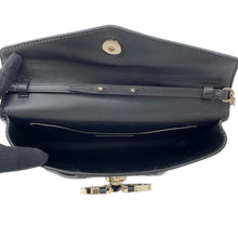 将图像加载到图库查看器中，Valentino Garavani ChainShoulder Bag Black Leather
