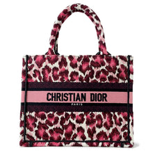 将图像加载到图库查看器中，Dior Book Tote Leopard Pink Canvas Size Small
