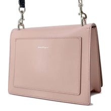 将图像加载到图库查看器中，Ferragamo Ribbon Shoulder Bag Pink/Black Leather
