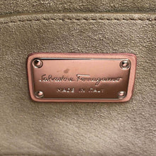 将图像加载到图库查看器中，Ferragamo Ribbon Shoulder Bag Pink/Black Leather
