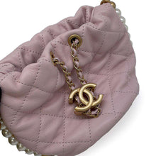 将图像加载到图库查看器中，CHANEL Pearl ChainShoulder Bag Pink AS2529 Leather
