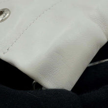 将图像加载到图库查看器中，CHANEL CHANEL22 Handbag White AS3260 Shiny Calf Leather Size Small
