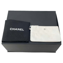 Load image into Gallery viewer, CHANEL CHANEL22 Handbag White AS3260 Shiny Calf Leather Size Small
