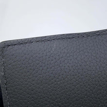 将图像加载到图库查看器中，LOUIS VUITTON Organizer De Poch Noir M69979 Grain Leather
