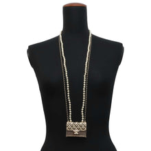 Load image into Gallery viewer, CHANEL Matelasse Bag Motif Long Pearl/Chain Necklace Gold AB6135 Metal Leather Faux Pearl
