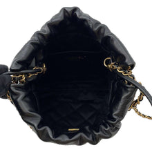 将图像加载到图库查看器中，CHANEL CHANEL 22 ChainHandbag Black AS3980 Shiny Calf Leather Size Mini
