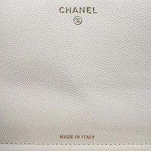 将图像加载到图库查看器中，CHANEL Matelasse Flap Phone Case White AP2096 Caviar Leather
