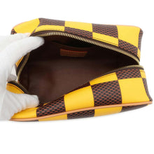 将图像加载到图库查看器中，LOUIS VUITTON Rocker Dopp Kit Yellow N40567 Damier Pop Canvas Size 23 x 13 x 12 cm
