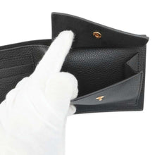 将图像加载到图库查看器中，GUCCI Embossed Logo Bifold Wallet Black 658681 Leather
