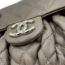 将图像加载到图库查看器中，CHANEL Chain Around Shoulder Bag Gray A49914 Lambskin
