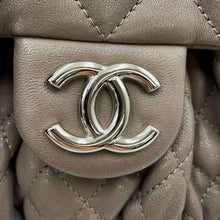 将图像加载到图库查看器中，CHANEL Chain Around Shoulder Bag Gray A49914 Lambskin
