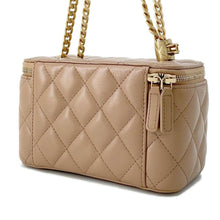 Load image into Gallery viewer, CHANEL Matelasse WChain Vanity Case Beige AP3044 Lambskin
