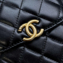 将图像加载到图库查看器中，CHANEL Phone Folder Matelasse ChainShoulder Black AP2291 Shiny Calf Leather
