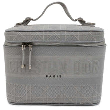 将图像加载到图库查看器中，Dior Cannage Embroidery Travel Vanity Bag Light Gray S5480VREY Canvas
