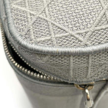 将图像加载到图库查看器中，Dior Cannage Embroidery Travel Vanity Bag Light Gray S5480VREY Canvas
