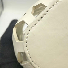 将图像加载到图库查看器中，LOEWE Anagram Cutout Pocket Shoulder Bag White C922Y62X04 Leather
