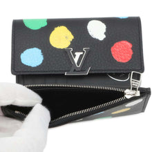 将图像加载到图库查看器中，LOUIS VUITTON LV × YK Portefeuille Capucine Compact Black/Multicolor M81963 Taurillon Leather/Painted Dot
