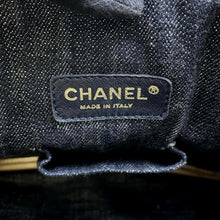 将图像加载到图库查看器中，CHANEL Sparkling denim tote Blue A31985 Denim
