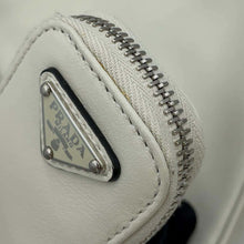 将图像加载到图库查看器中，PRADA Logo embossed triangle shoulder bag White 1BH190 Leather
