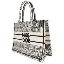 将图像加载到图库查看器中，Dior Miss Dior Allover Embroidery Book Tote White/Black M1296ZEZE_M041 Canvas Size Medium
