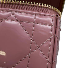 将图像加载到图库查看器中，Dior Lady Dior Cannage Chain Cube Micro Pouch Pink S0976OVRB Patent Leather
