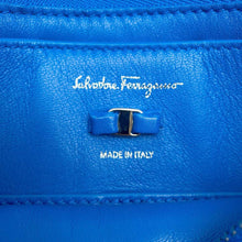 将图像加载到图库查看器中，Ferragamo Viva Bow Vara Ribbon Shoulder Bag Blue 21I287 Lambskin
