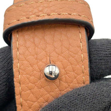 将图像加载到图库查看器中，LOEWE Vertical T-pocket Shoulder Bag Brown C500P02X02 Leather
