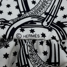 将图像加载到图库查看器中，HERMES Twilly Frill Apron Doll Bandana Eperon d&#39;Or Bandana White/Black Silk100%
