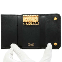 将图像加载到图库查看器中，PRADA Saffiano Leather 6 row Key Case Black 1PG222 Leather
