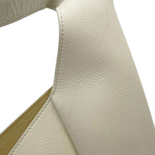 将图像加载到图库查看器中，Givenchy One Shoulder Bag Ivory Leather embossed
