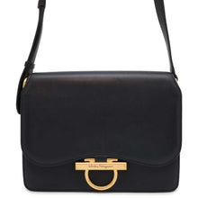 将图像加载到图库查看器中，Ferragamo Gancini Shoulder Bag Black Leather
