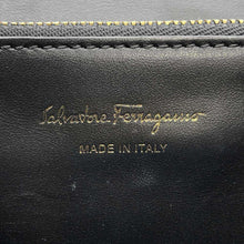 将图像加载到图库查看器中，Ferragamo Gancini Shoulder Bag Black Leather
