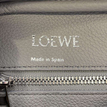 将图像加载到图库查看器中，LOEWE Amazonas Pearl GreyA039N08X01 Leather Size 28
