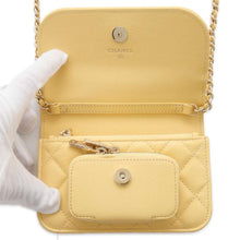 将图像加载到图库查看器中，CHANEL Affinity Chain Wallet Light Yellow AP2914 Caviar Leather
