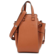 将图像加载到图库查看器中，LOEWE Hammock Drawstring Shoulder Bag Tan A538V07X15 Leather Size Mini
