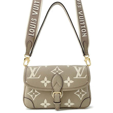 Load image into Gallery viewer, LOUIS VUITTON Dianu Tourterelle claimM46583 Monogram Empreinte Leather
