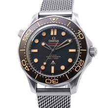 将图像加载到图库查看器中，OMEGA Seamaster Diver300 007 Edition W42mm Ti Brown Dial 210.90.42.20.01.001
