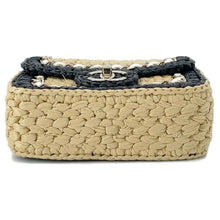 将图像加载到图库查看器中，CHANEL 2024 Cruise Collection Flap Bag Black/White/BeigeAS4556 Blade Raffia Lambskin Size Mini
