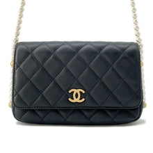 将图像加载到图库查看器中，CHANEL Matelasse Classic Pearl Shoulder Bag Black Lambskin
