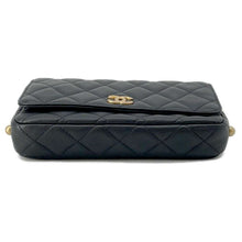 将图像加载到图库查看器中，CHANEL Matelasse Classic Pearl Shoulder Bag Black Lambskin
