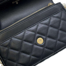 将图像加载到图库查看器中，CHANEL Matelasse Classic Pearl Shoulder Bag Black Lambskin
