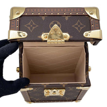 将图像加载到图库查看器中，LOUIS VUITTON Camera box Beige M10079 Monogram
