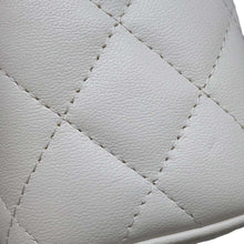 将图像加载到图库查看器中，CHANEL Matelasse Shoulder Vanity Camellia White AP2158 Lambskin
