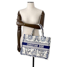 将图像加载到图库查看器中，Dior Book Tote Toile de Jouy Soleil White/Navy M1296ZECQ_M928 Canvas Size Medium
