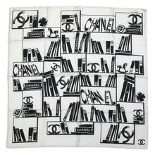 将图像加载到图库查看器中，CHANEL Logo scarf White/Black Silk100%
