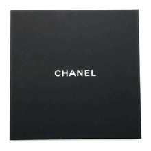 将图像加载到图库查看器中，CHANEL Logo scarf White/Black Silk100%
