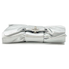 将图像加载到图库查看器中，CHANEL Ribbon Clutch 2way Shoulder Bag Silver AS5129 Lambskin
