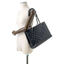 将图像加载到图库查看器中，CHANEL Matelasse GST Chain Tote Black A50995 Caviar Leather
